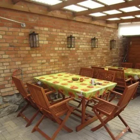 Nette In Mit Garten, Terrasse Und Grill *